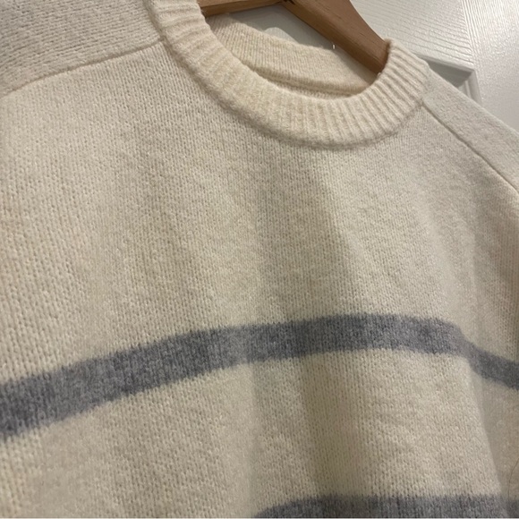 A&F Madeline Crew Sweater, XS, Cream Stripe - Picture 5 of 7